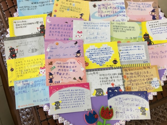 Close view of the students' handmade thank-you cards, written in Mandarin and English